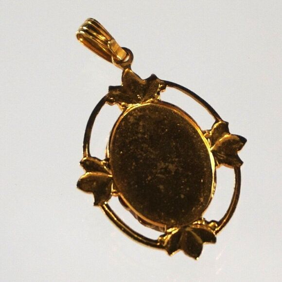 Vintage Carved Cameo Pendant Faux Leather Cord Necklace - Picture 8 of 9